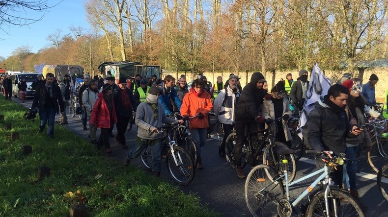 La manifestation du convoi Anti-COP21 arrêtée à Versailles, état d’urgence oblige (VIDEO)