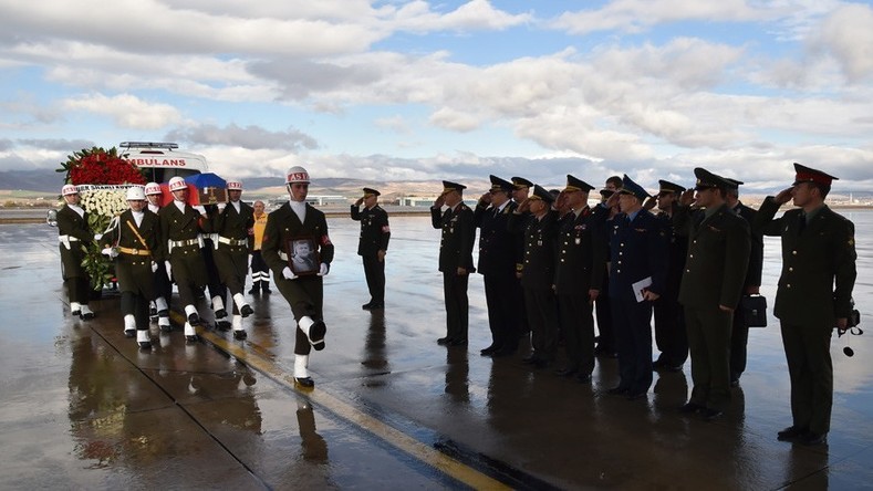 La dépouille du pilote russe tué par les rebelles syriens est arrivée à Moscou (VIDEO)