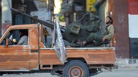 Membre du Front al-Nosra sur un pick-up