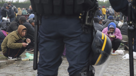 De nouveaux heurts ont eu lieu entre CRS et migrants à Calais.