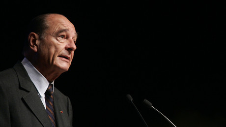 Jacques Chirac lors d'un discours politique à proximité de Clermont-Ferrand en 2006.