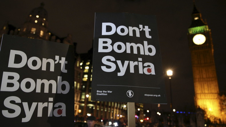 «Sympathisant des terroristes»: internet s'enflamme suite aux propos de Cameron sur les anti-guerre