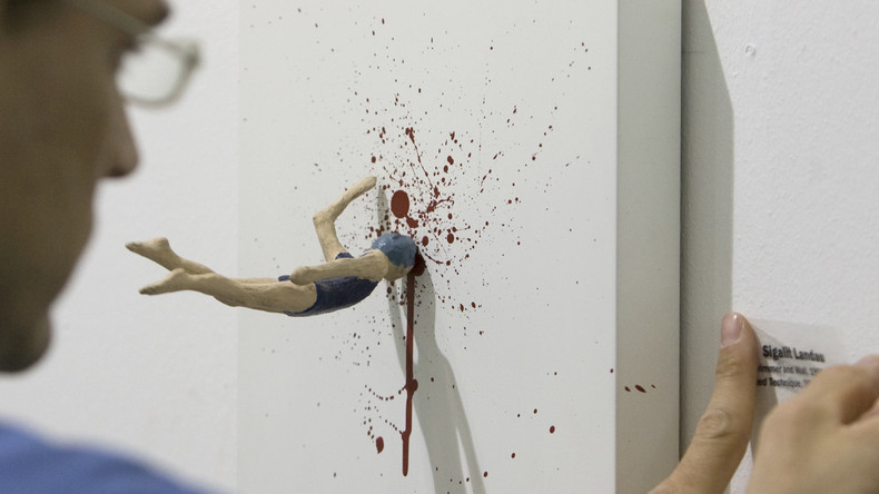 Une femme poignardée lors d'une exposition, les témoins pensaient à une performance artistique