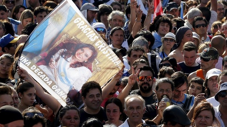 Les Argentins rassemblés pour un adieu à la présidente sortante Cristina de Kirchner