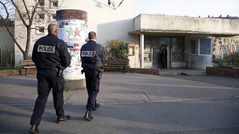 L'enseignant qui avait inventé une agression de Daesh hospitalisé et suspendu