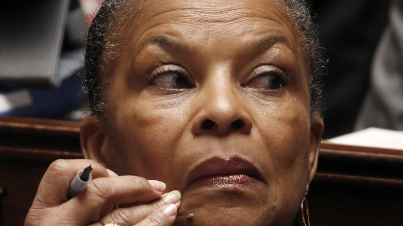 Christiane Taubira annonce que le gouvernement renonce à la déchéance de nationalité