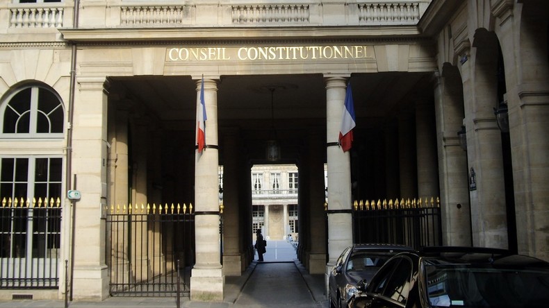 Les assignations à résidence jugées conformes à la Constitution