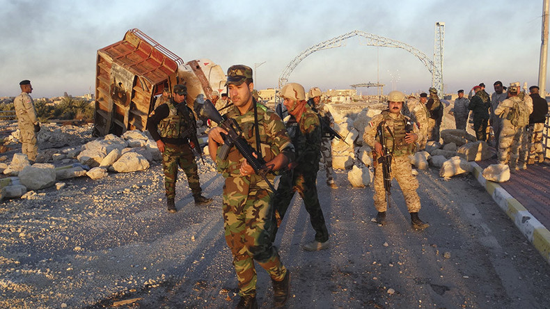Première grande victoire : les Irakiens hissent leur drapeau à Ramadi, ex-bastion de Daesh (VIDEO)