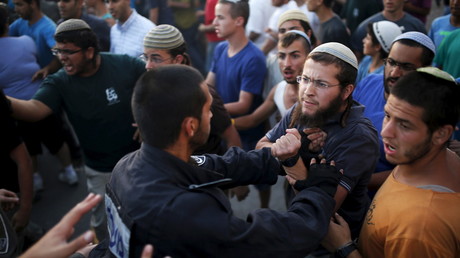 Altercation entre colons et policiers israéliens.