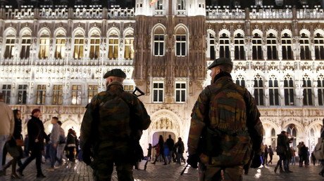 Des militaires belges patrouillent au marché de noël de Bruxelles le 24 décembre dernier