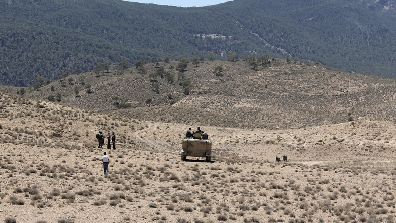 Tunisie : des villageois bloquent une route pour réclamer une protection face aux djihadistes