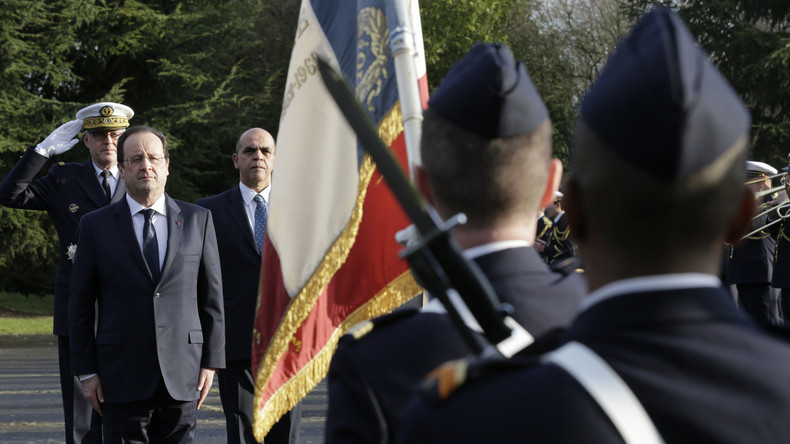 Hollande veut prolonger d'une semaine la journée défense et citoyenneté