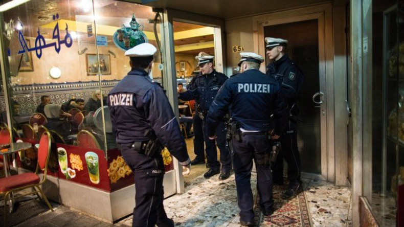 Nouvelles descentes de police dans une Allemagne en proie aux tensions politiques