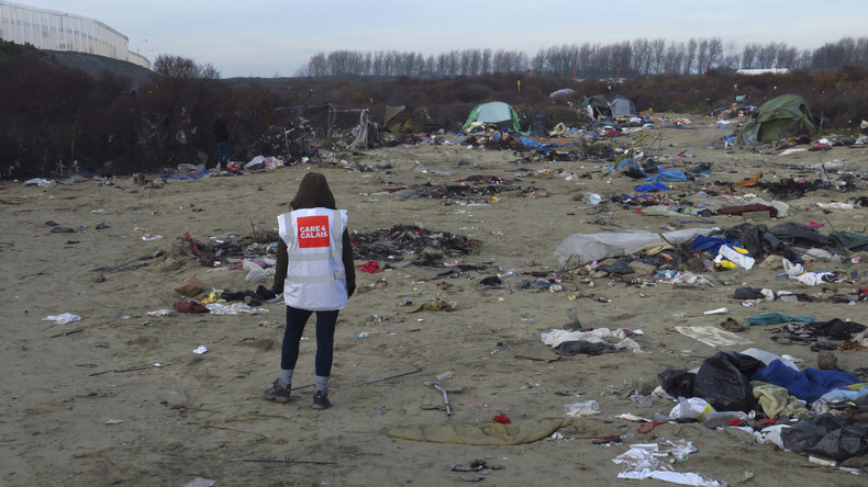 L’assainissement de la Jungle de Calais a commencé mais ne se fera pas sans heurts (VIDEO)