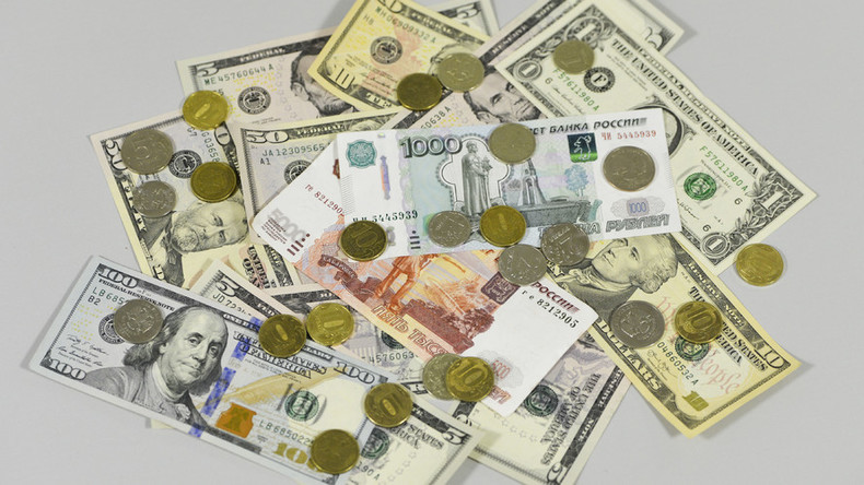 Le rouble établit un nouveau plus bas historique face au dollar