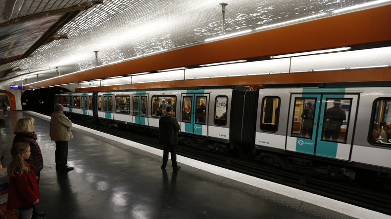 Après des heures de panne, le trafic reprend sur la ligne 1 du métro parisien