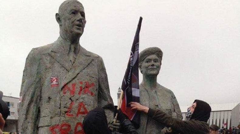 Calais : une manifestation pro-migrants dégénère, une statue du général de Gaulle vandalisée