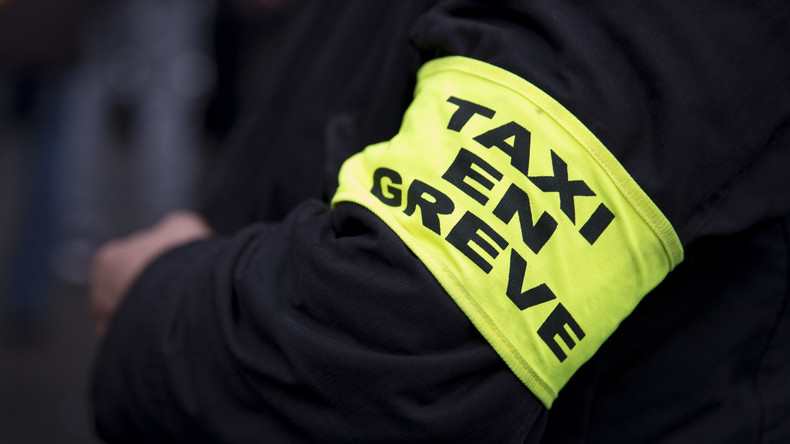 Uber France condamné à verser 1,2 million d'euros à une organisation de taxis