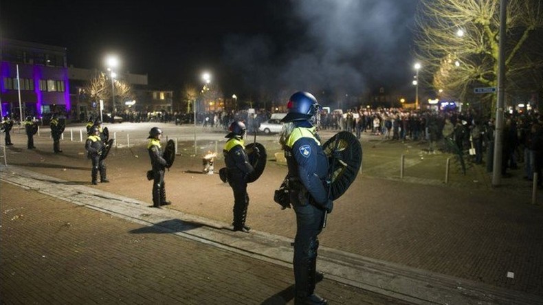 «N’écrivez pas sur les réfugiés» : les manifestants néerlandais redoutent la répression policière