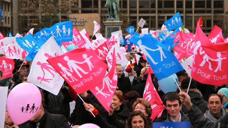 La Manif pour tous fête le départ de Christiane Taubira avec un apéro géant (VIDEOS, PHOTOS)