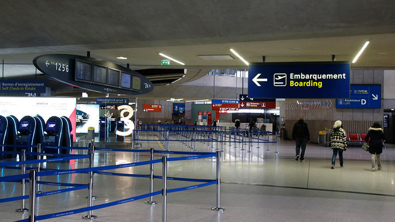 Des employés de Roissy effrayés puis en colère après la découverte de fausses bombes américaines