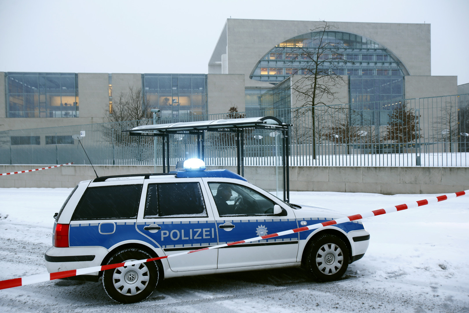 Fin d'alerte à la bombe dans les bureaux d'Angela Merkel à Berlin