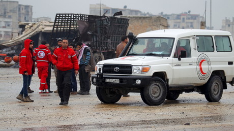 Des employés du Croissant rouge s'apprêtent à gagner Madaya