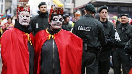 Le carnaval a lieu tous les ans dans les villes de Rhénanie.