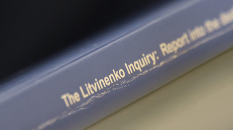 Un exemplaire du rapport sur la mort d'Alexandre Litvinenko, présenté lors d'une conférence de presse à Londres, le 21 janvier 2016