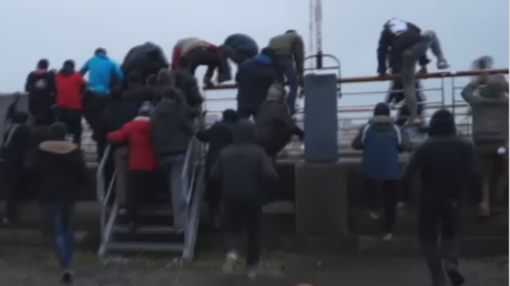 Calais : des réfugiés prennent d’assaut à un ferry britannique