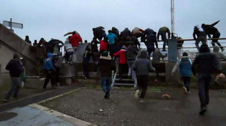 Les migrants avaient forcé la clôture du port de Calais