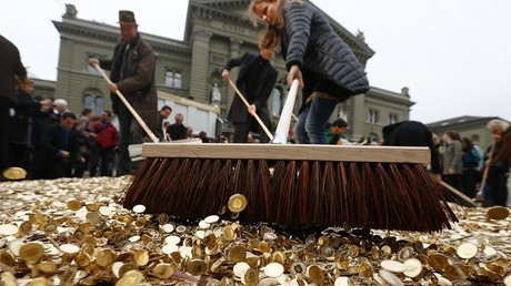 Déjà en 2013, des actions choc étaient organisées en Suisse pour appeler à la mise en place d'un revenu de base pour tous.