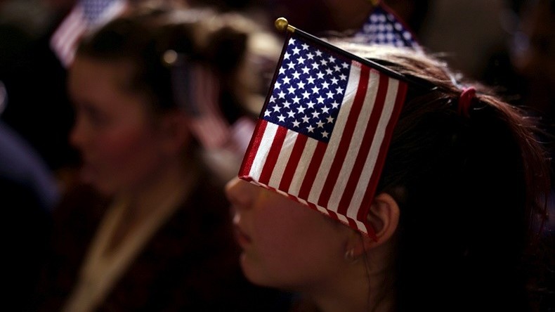 Des jeunes utilisatrices de Tinder bannies pour avoir fait campagne pour Bernie Sanders via l'appli
