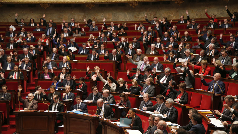 Les députés votent l'inscription de la déchéance de nationalité dans la Constitution