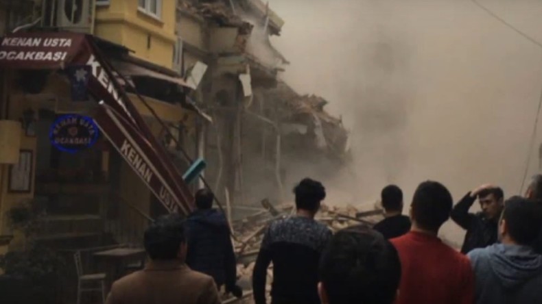 Deux bâtiments s'effondrent à Istanbul : pas de blessés
