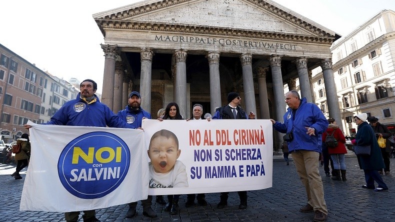 Italie : l'Eglise catholique congédiée des débats sur le mariage homosexuel