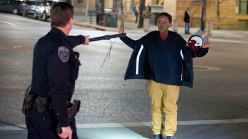 Etats-Unis : un policier tire sur un adolescent noir «armé» d'un balai