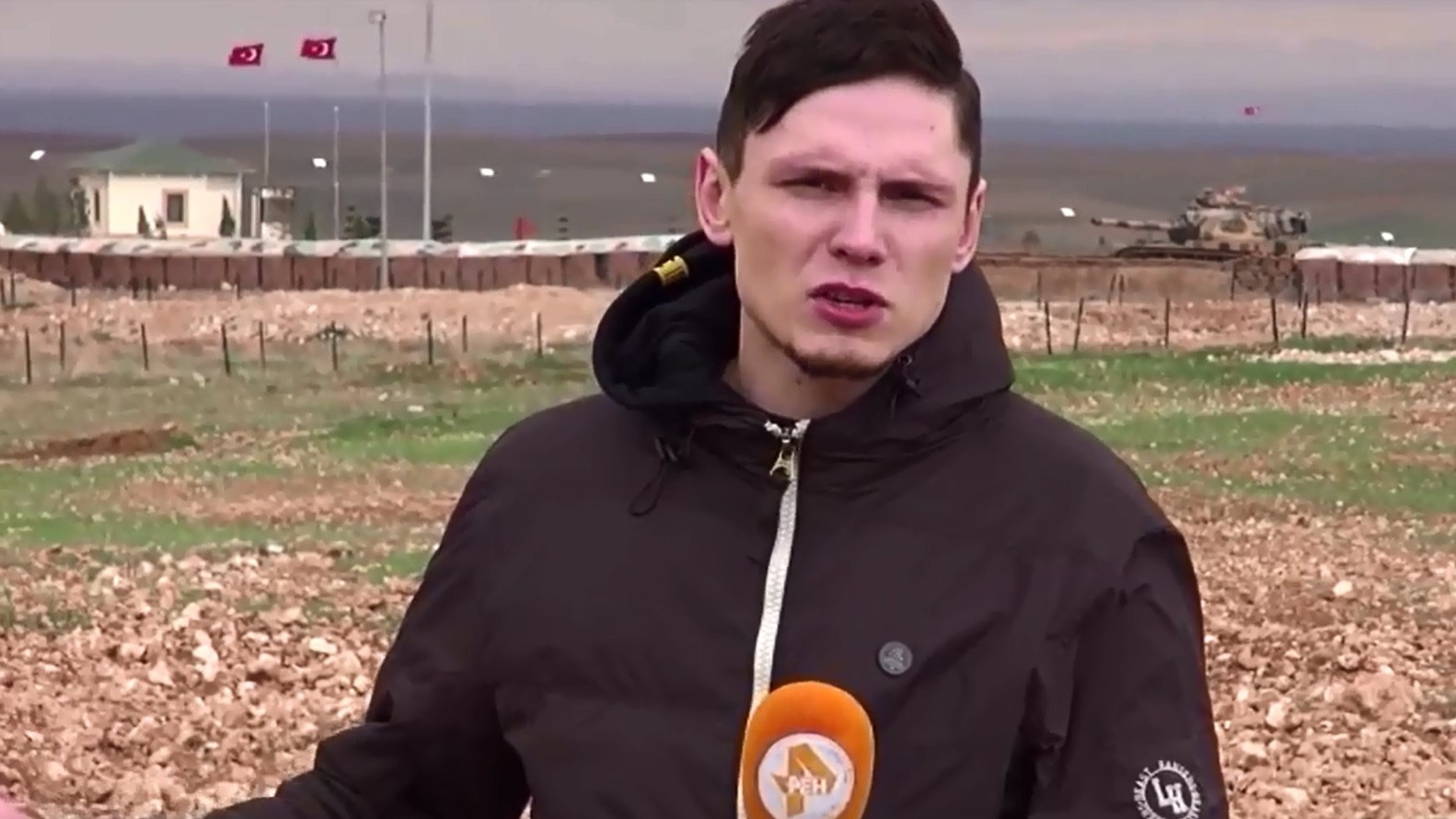 Alors que la trêve s'installe en Syrie, la Turquie équipe ses bases proches de la frontière (VIDEO)