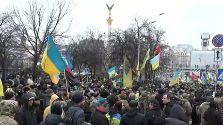 Les Ukrainiens manifestent à Kiev 