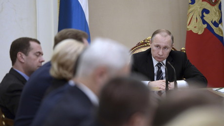 Le chef d'Etat russe, Vladimir Poutine, préside un conseil des ministres le 10 février à Moscou