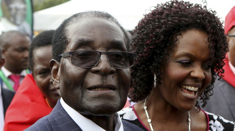 Le président du Zimbabwe le 27 février dernier, jour des festivités pour son 92ème anniversaire, en compagnie de sa femme, Grace