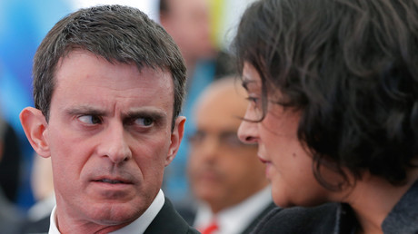 Le Premier ministre Manuel Valls en compagnie de la ministre du Travail qui porte le projet Myriam El Khomri