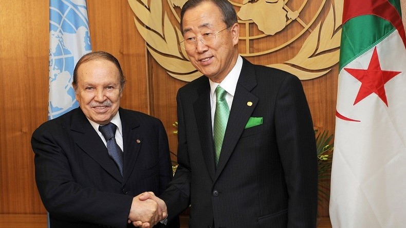 En visite officielle en Algérie, Ban Ki-moon rend hommage aux morts pour l’indépendance
