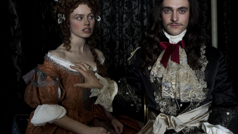 La série française Versailles choque les conservateurs britanniques