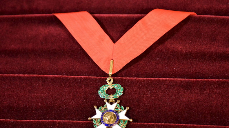 Alain Nicolas rend sa légion d’honneur pour protester contre celle remise au prince saoudien Nayef