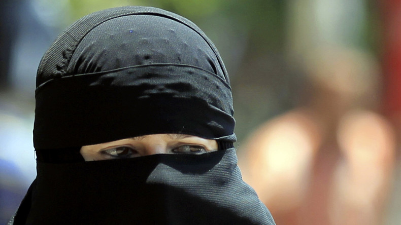 Allemagne : après un premier refus, une musulmane accepte de retirer son voile devant le tribunal