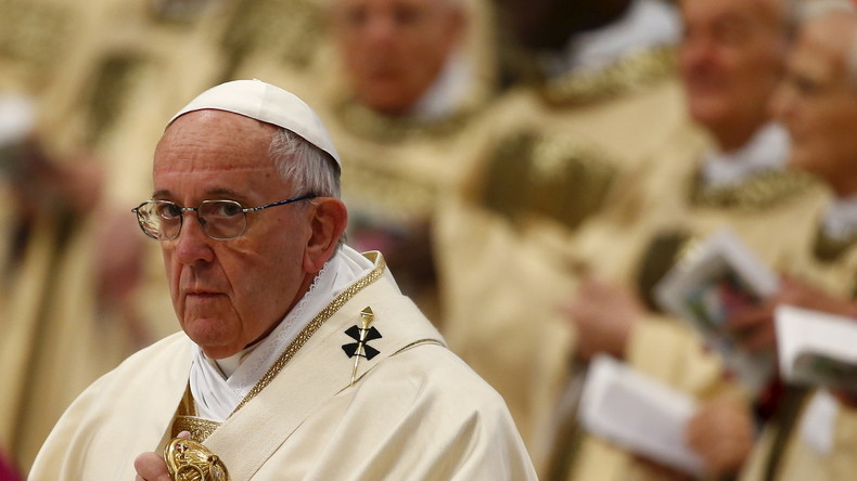 Grande première : le Pape François sur Instagram, priant à genou !