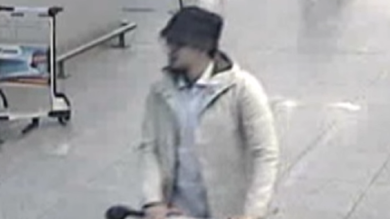 Attentats à Bruxelles : une vidéo a été diffusée par la police pour identifier l'homme au chapeau