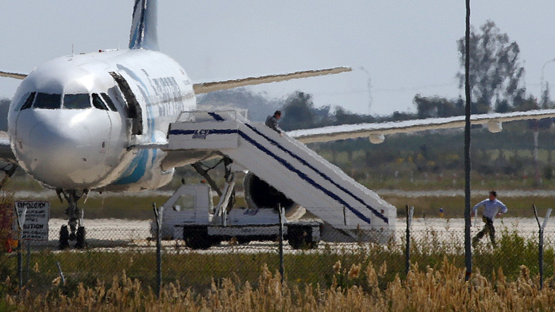 Comment détourner un avion pour faire parler de soi dans le monde entier sans être un terroriste