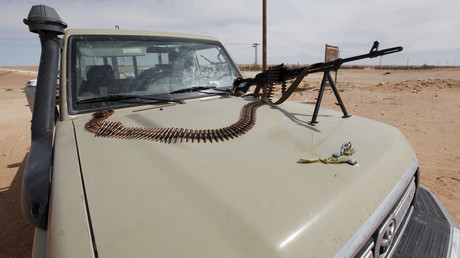 Véhicule militaire libyen aux abords de Syrte, ville tenue par Daesh